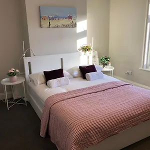 https://three-bedroom-city-home-with-garden.bournemouth-hotels.org