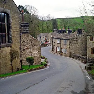 https://poppys-oakworth.yorkshirehotels.net