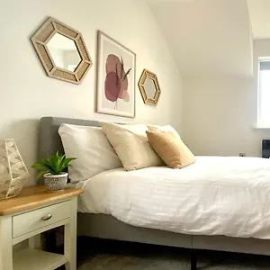 https://modern-2-bed-apartment-free-parking-near-city-self-check-in.yorkshirehotels.net