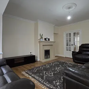 Entire Three Bedroom House In Apartment